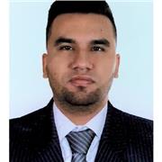 Licenciado en lengua castellana y literatura, imparte clases dinámicas a estudiantes de primaria, secundaria y nivel superior