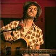 Músico profesional, especialista en Blues & Rock, Conductor en Ritoque FM. 8 años en USA, profesor School Of Rock. Método práctico