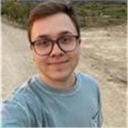 Profesor de Educación Primaria que ofrece clases de refuerzo