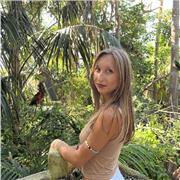 Laureanda in biologia e diplomata al liceo scientifico; effettuati già esami di chimica inorganica (voto 30L) e organica (voto 26)