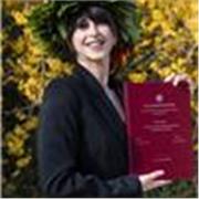 Laureata in lingue, ho esperienza nell'insegnamento di inglese e spagnolo e aiuto compiti in generale.