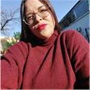 Chica no titulada con experiencia básica en deberes y experiencia en el cuidado de niños