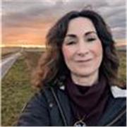 I am a transformational hypnotherapist & RTT practitioner.