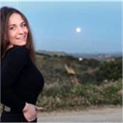 Studentessa in scienze della formazione primaria offre lezioni
