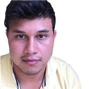 Profesor de español imparte clases a niños