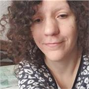 Sono una studentessa di lingue e letterature straniere e ho già esperienza nell'insegnamento della lingua italiana ed inglese
