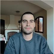Graduado de ingeniería en la UTN, doy clases de matemáticas, física y química hasta nivel universitario
