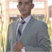 Soy un profesor de economía con una sólida formación teórica y práctica, orientado al análisis riguroso de los fenómenos económico