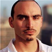 Profesor de Teatro dicta clases