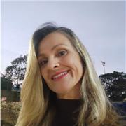 Sou formada em Direito, com Pós-graduação em Direito Empresarial e os créditos no Mestrado em Administração, essa titulação me habilitou a advogar desde 2008, a ministrar aulas no curso de Direito, Administração, entre outros. 
Quero ensinar aos alunos d