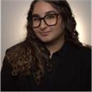 Étudiante en marketing propose des cours en marketing digital, réseaux sociaux et stratégie. 