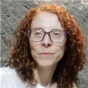 Profesor de ciencias da clases a alumnos/as de educación secundaria, formación profesional y superior