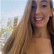 La profesora de lengua castellana y catalana imparte clases a niños con TDH