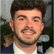 Profesor y psicólogo joven de geografía, historia, filosofía y economía