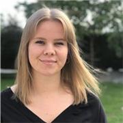 Etudiante aidant aux devoirs, soutien scolaire en Français, Mathématiques et Anglais