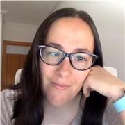 Profesora de matemáticas imparte clases a distintos niveles