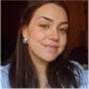 Profesora de lengua castellana y literatura con la carrera de periodismo en la ciudad de Zaragoza.