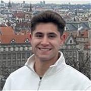 Profesor titulado en Educación Primaria con la experiencia de las prácticas del colegio durante mis estudios en la universidad.