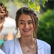 Étudiante en 3ème année de médecine qui donne des cours sur les matières abordées en première année et matières scientifiques.