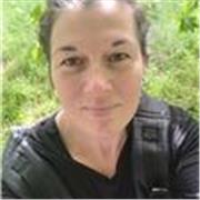 I'm French and I would like to help anyone who is willing to learn a new language or improve it! 