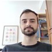 tutor disponibile per lezioni su misura, supporto completo e apprendimento efficace