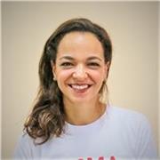 Professeure de marketing avec plus de 15 ans d’expérience donne cours en ligne pour étudiants