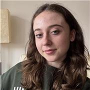 Chica de 16 años imparte clases de anatomía/ biología