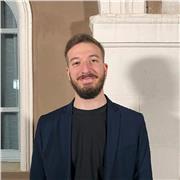 Laureato offre lezioni di inglese per studenti di scuola superiore