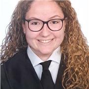 Innovadora y motivada, siempre dispuesta a escuchar y a personalizar la enseñanza para que sea lo más adecuada al alumno posible. Me gustaría dar clase a cualquier persona que esté dispuesta y tenga ganas de aprender inglés de una forma divertida! :)