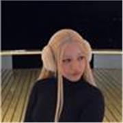 soy una profesora dinámica y creativa para jovenes y adultos.