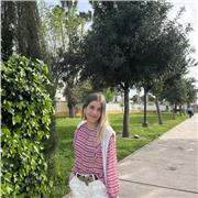 Profesora y cuidadora para niños de Infantil y Primaria.