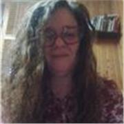 Profesora de lengua castellana y literatura imparte clases de eso y bachiller. Refuerzo escolar en primaria con dinámicas de aprendizaje mediante el juego y el arte