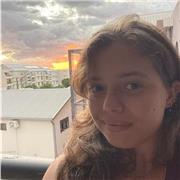 Je donne des cours particulier en art et je serais ravie de vous aider.