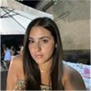 Studentessa al secondo anno di biotecnologie per la salute