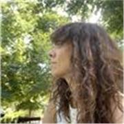 Diplomada en Turismo por la Uned, nativa española.
