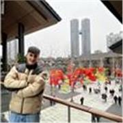 Étudiant de 21 ans, j'ai vécu une grande partie de ma vie en Angleterre. Je souhaite vous aidez quel que soit votre niveau, grâce à des activités et exercices adaptés. 