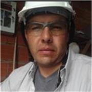 Ingeniero civil especilizado en gerencia de poyectos y en diseño y construcción de vías y aeropistas