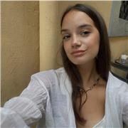 Periodista y comunicadora audiovisual titulada que imparte clases a niños de primaria, secundaria o bachillerato