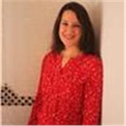 Pedagoga de apoyo escolar para niñas y niños de primaria sobre lengua, mates y ciencias