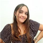 Chica española ayuda a mejorar el idioma a los extranjeros