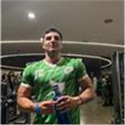 Me veo a mí mismo como una persona carismática con la capacidad de establecer relaciones positivas con los demás. Además, cuento con un sólido dominio del idioma inglés. Mi deseo sería compartir mis conocimientos dando clases a aquellos que están comenzan