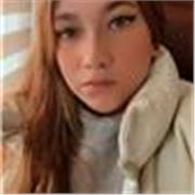 Chica hace parte del proceso educativo de tu hijo ayudándolo con sus tareas y deberes