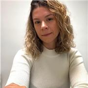 Mi nombre es Aylén, no soy profesora pero tengo amplios conocimientos en diversas materias