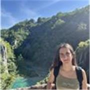 Alumna de primero de carrera con mucha motivación e interés en múltiples áreas con experiencia previa como profesora particular-