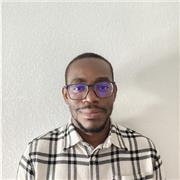 Professeur particulier donne de cours de chimie