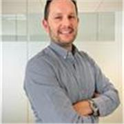 Tengo el curso de formador de formadores y realicé dos años de Doctorado. Oriento mi formación al grupo y nivel del mismo, tratando en todo caso de verificar la transmisión del conocimiento a los alumnos y su correcta asimilación.