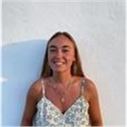 Pedagoga especializada en neuroeducación, apasionada por acompañar a estudiantes en el descubrimiento de
su potencial.