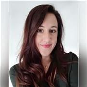 Me defino como una profesora cercana, paciente y organizada. Doy clases a niños y niñas de primaria.