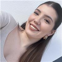 Soy una persona apasionada por el mundo de la enseñanza, actualmente va a comenzar cuarto de carrera de educación primaria y estudios ingleses.