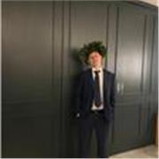 Laureato in lingue (triennale) e giornalismo (magistrale) disponibile per lezioni di inglese, letteratura, italiano, storia ecc